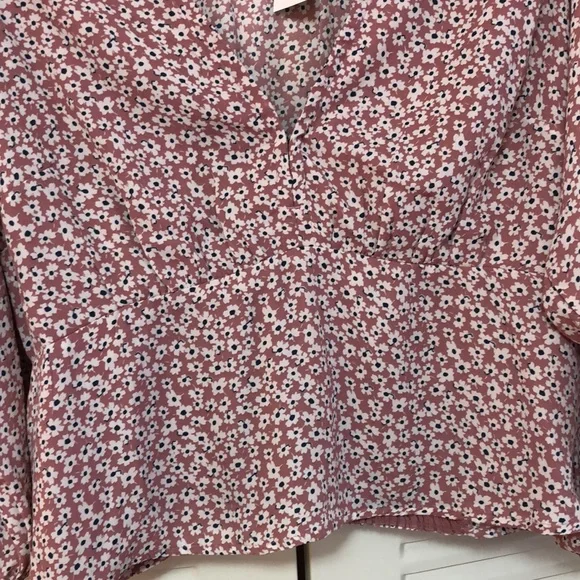 Abercrombie Ditzy Floral Top - Picture 3 of 5
